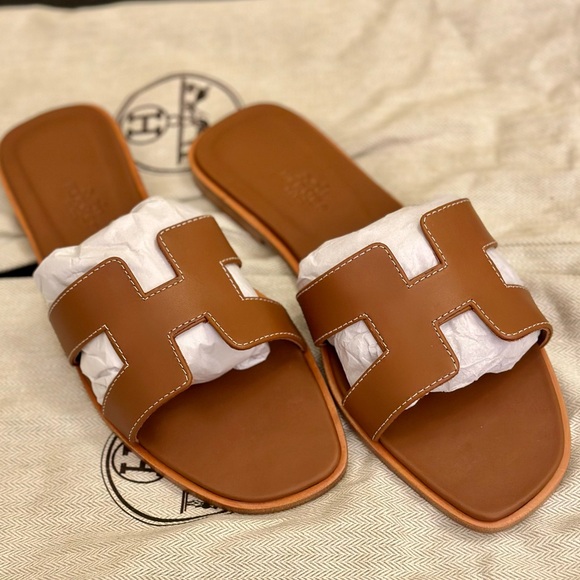 SOLD Hermès Oran Sandals - Gold, Size 38 - Authentic, tried on only - Picture 5 of 8